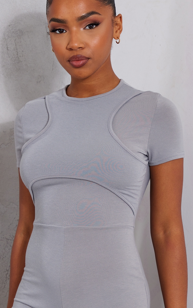 Combishort manches courtes moulant gris en jersey à empiècements et dos nageur détail contours image 4