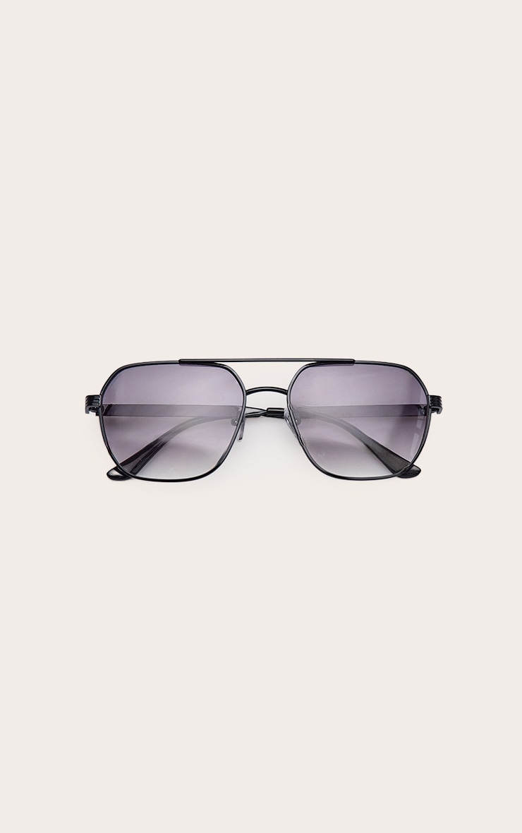 Black Metal Frame Aviator Sunglasses image 2