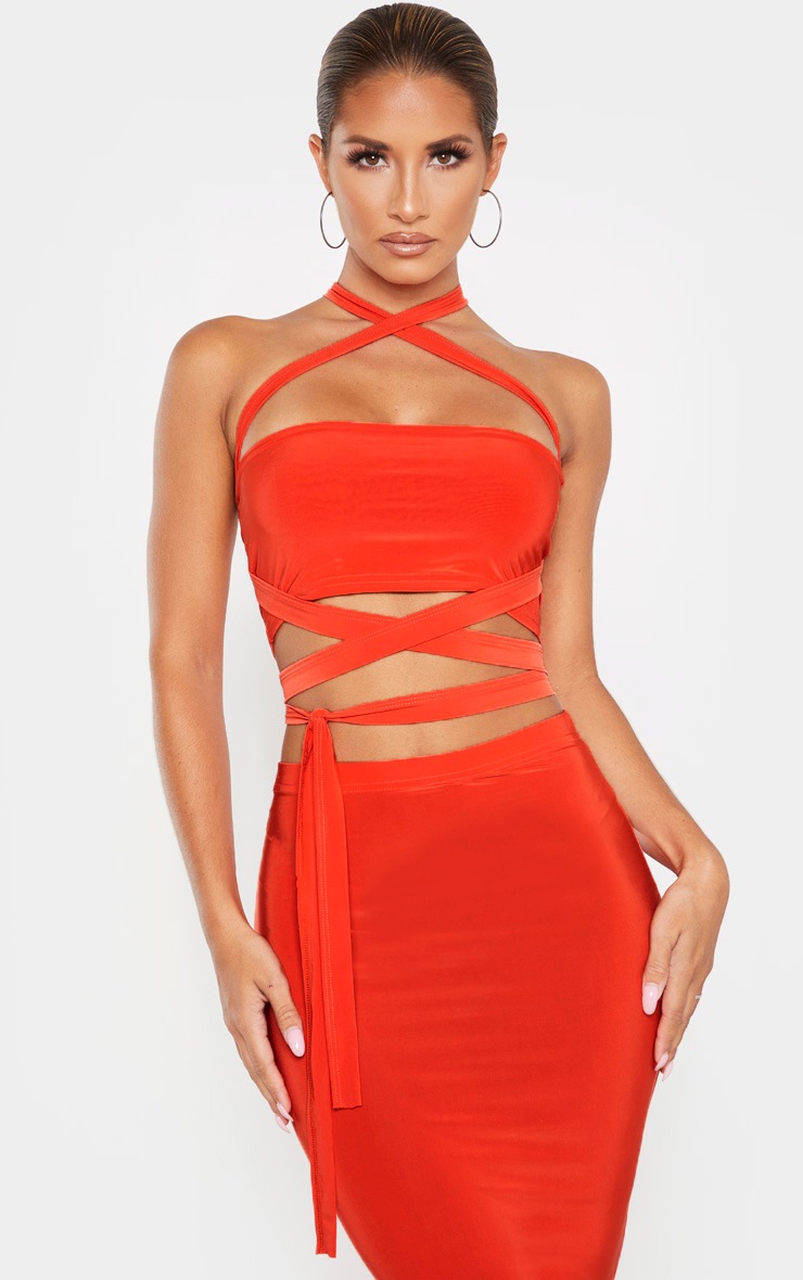 Top bandeau moulant orange vif à lanières