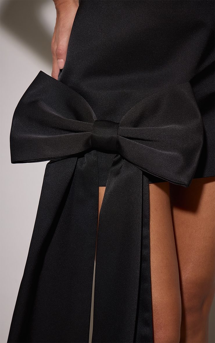Mini-jupe satinée noire à noeud papillon image 5