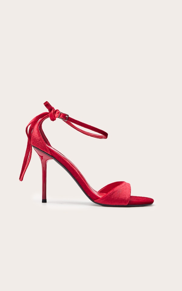 Sandales en velours rouge à bout rond avec nœud