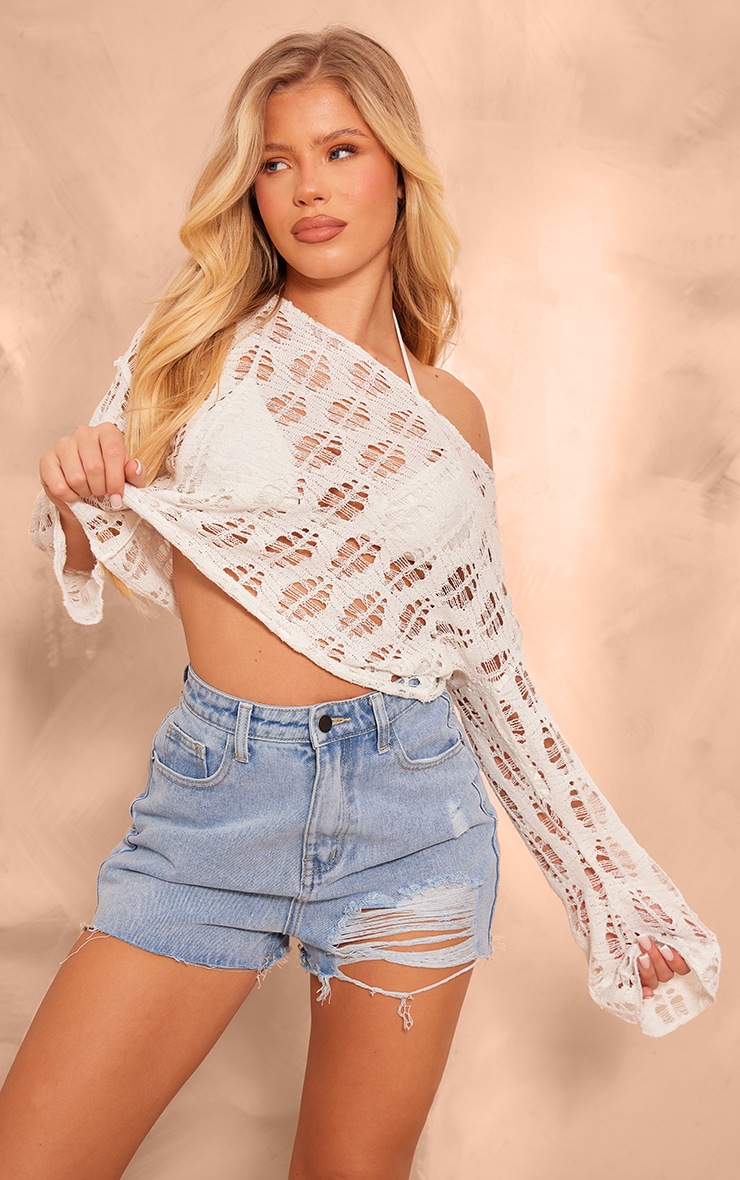 PRETTYLITTLETHING Light Blue Wash Ripped Denim Mom Shorts image 4