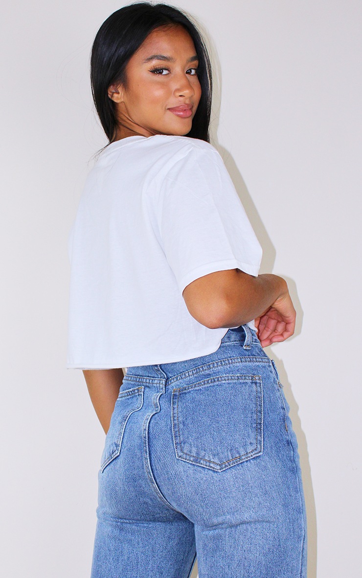 PRETTYLITTLETHING Petite White Cropped T shirt image 2