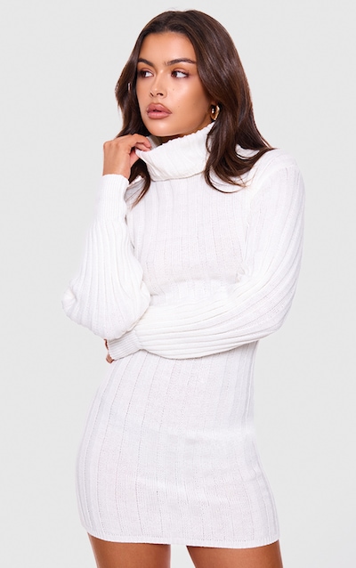 Robe pull en maille tricot crème à col roulé