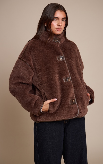 Manteau en imitation mouton chocolat à détails en PU