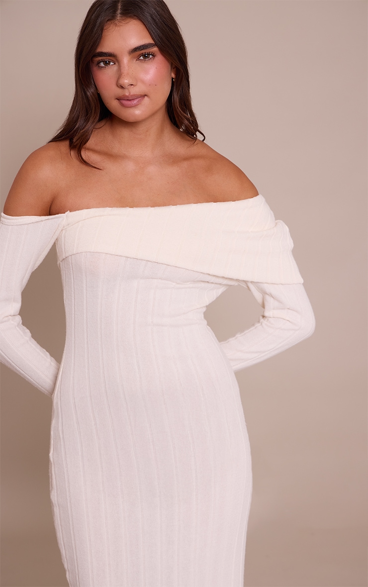 Robe longue brossée côtelée crème à détail replié asymétrique et manches longues image 4