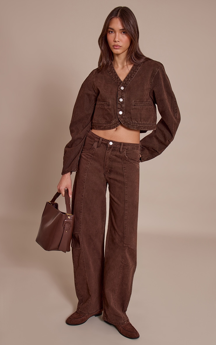 Veste courte en jean chocolat à col en V et ourlet incurvé image 3