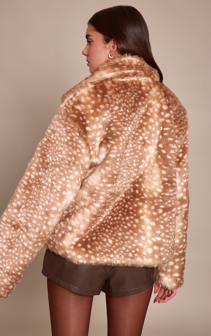 Manteau court en fausse fourre marron imprimé cerf image 2