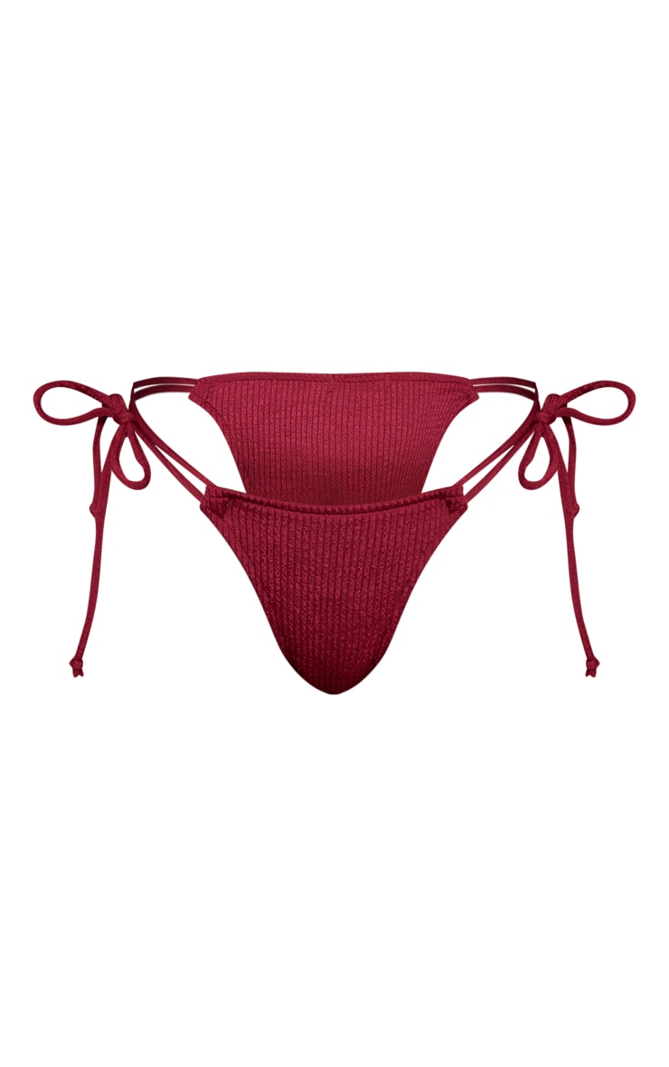 Bas de maillot de bain string crêpé rouge foncé à côtés noués PrettyLittleThing FR
