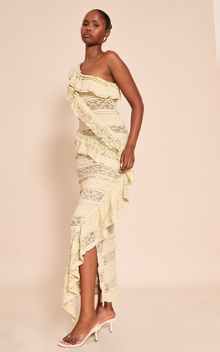 Robe longue en dentelle sauge à épaule unique et volants image 3