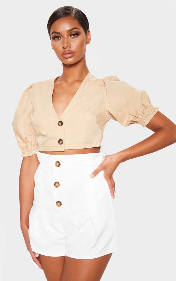 Short blanc à boutons écaille de tortue