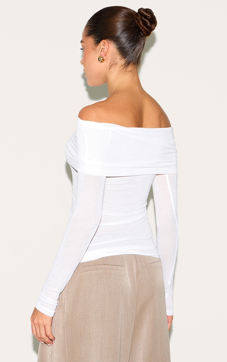 Top doux blanc transparent à col bardot replié et manches longues image 2