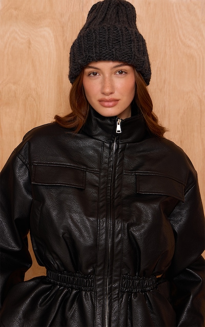 Bonnet replié en maille tricot torsadée grise