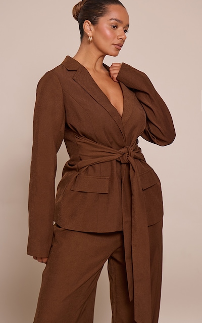 Shape Blazer chocolat à taille cintrée et ceinture nouée