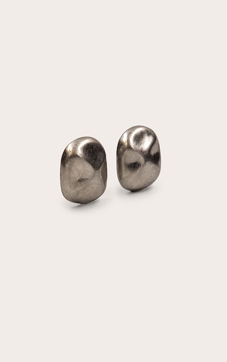 Boucles d'oreilles martelées brossées argentées à clous image 3