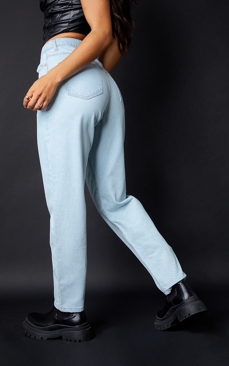 PRETTYLITTLETHING L30 Light Blue Wash Mom Jeans image 3