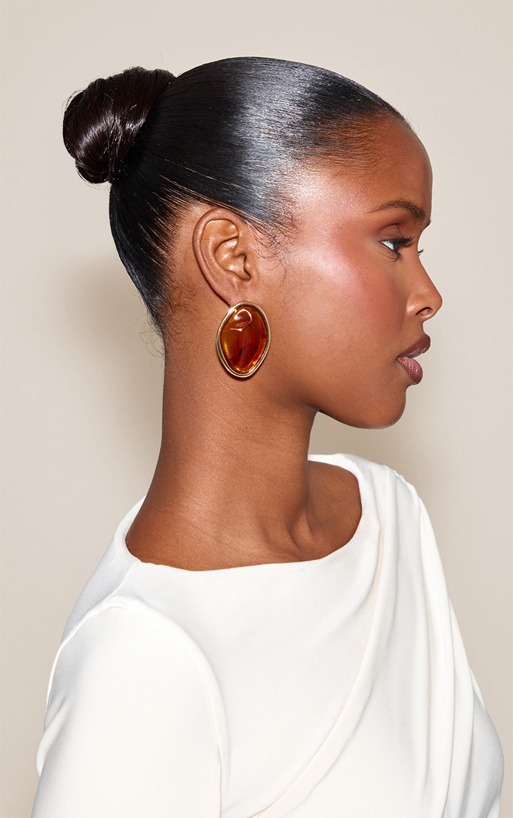 Boucles d'oreilles larges abstraites à pierre en résine marron effet fumé image 1