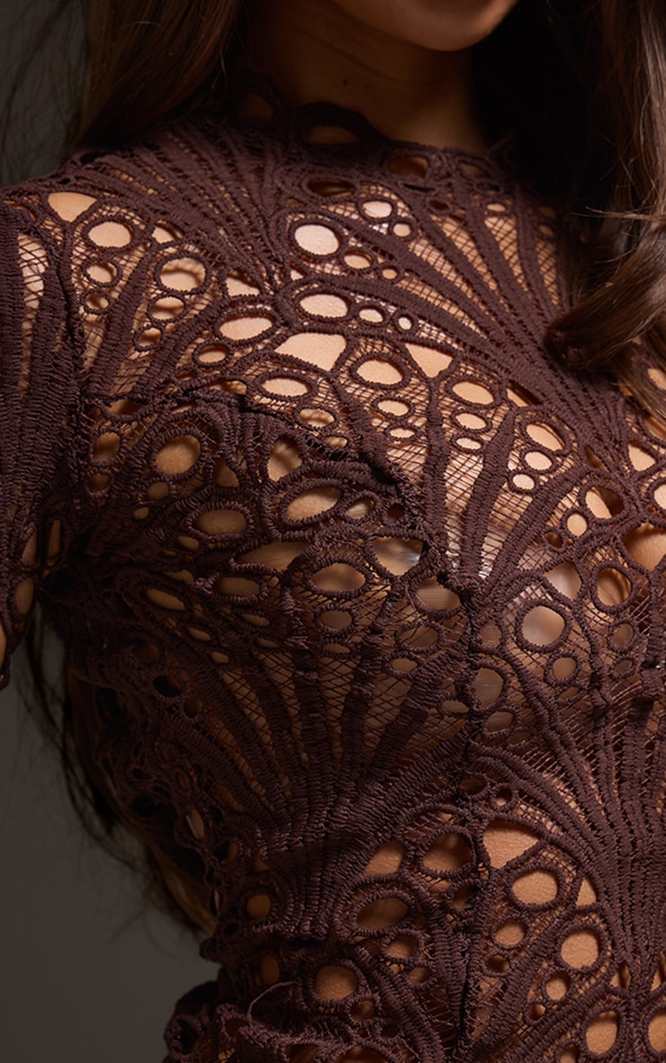 Chemise en dentelle marron foncé fleurie à manches longues image 4