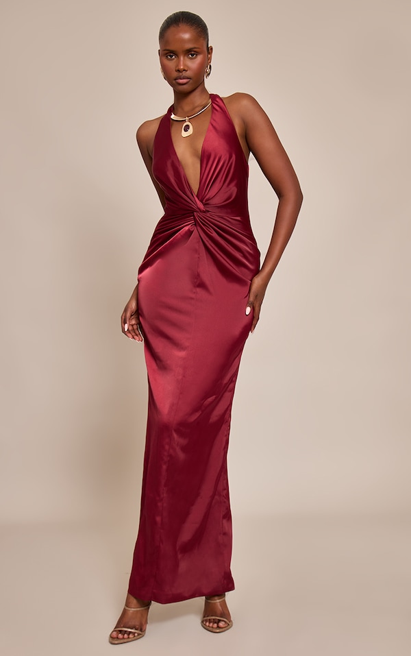 Robe mi-longue dos nu décolleté plongeant torsadée en matière satinée couleur vin
