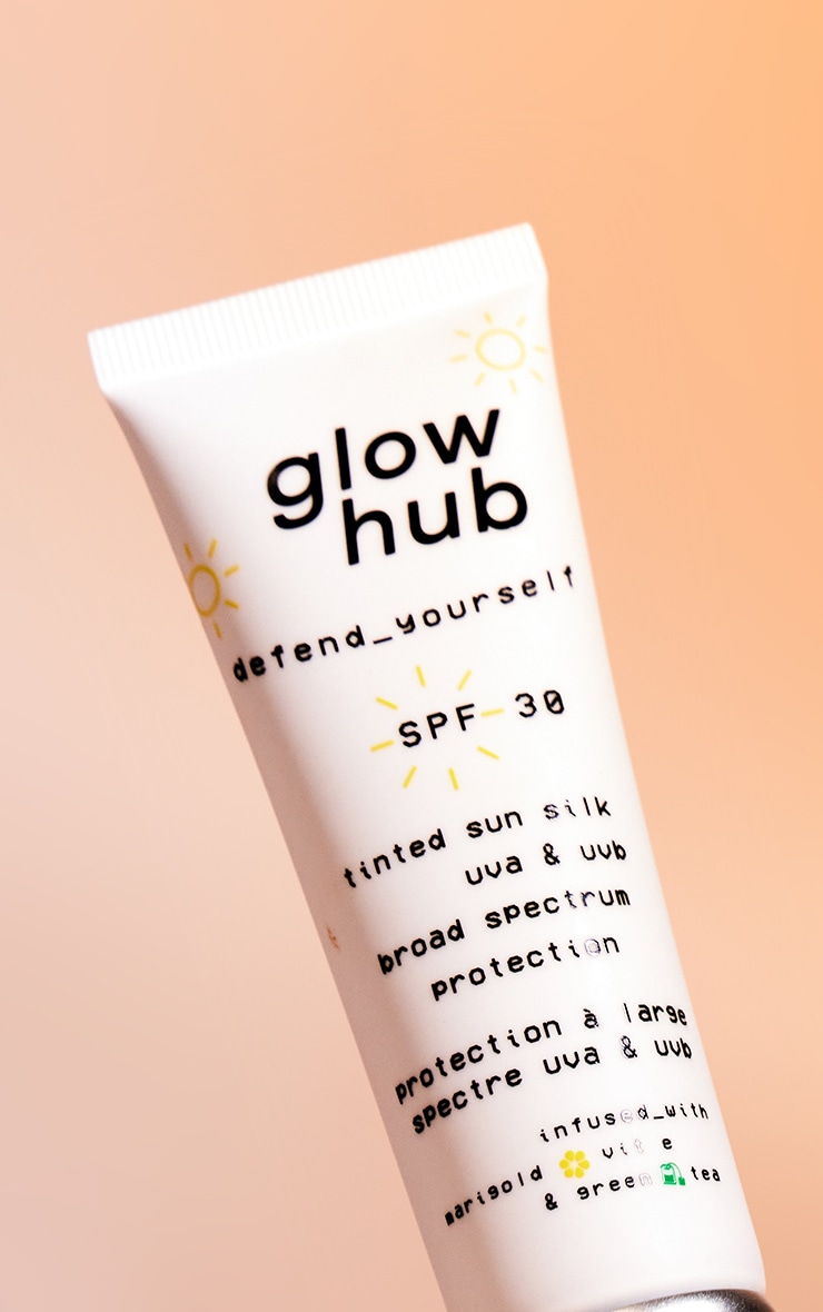 Glow Hub Crème solaire visage teintée SPF 30 – SPF = BFF image 3