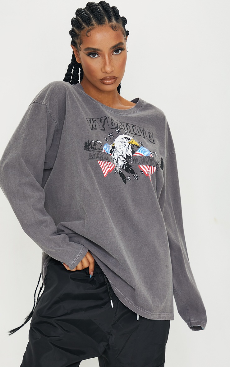 Tee-shirt manches longues gris délavé à imprimé Wyoming