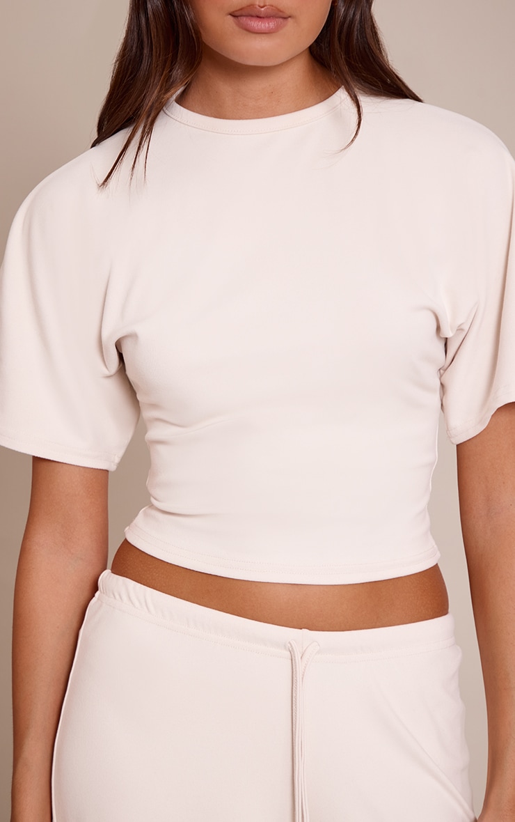 T-shirt doux crème épaules carrées image 4