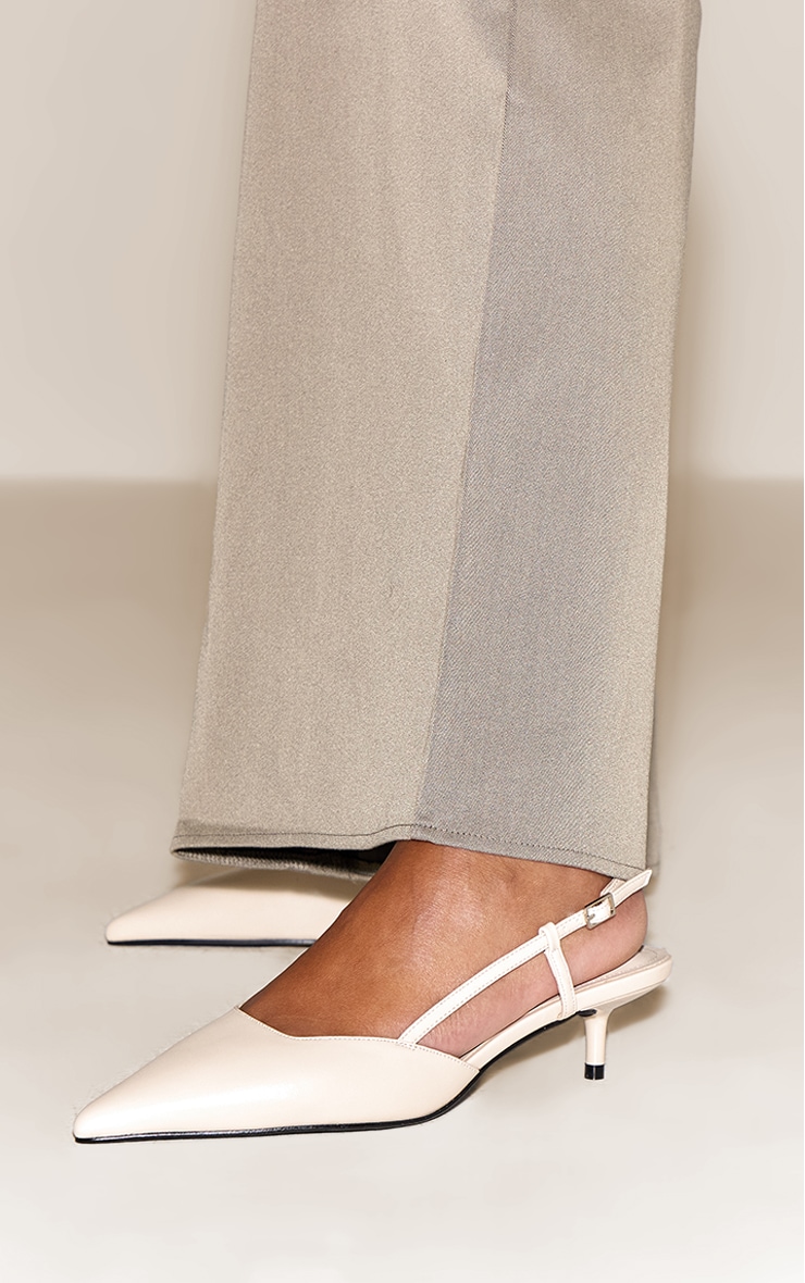 Escarpins en suédine crème coupés en V à petit talon et bride derrière image 1