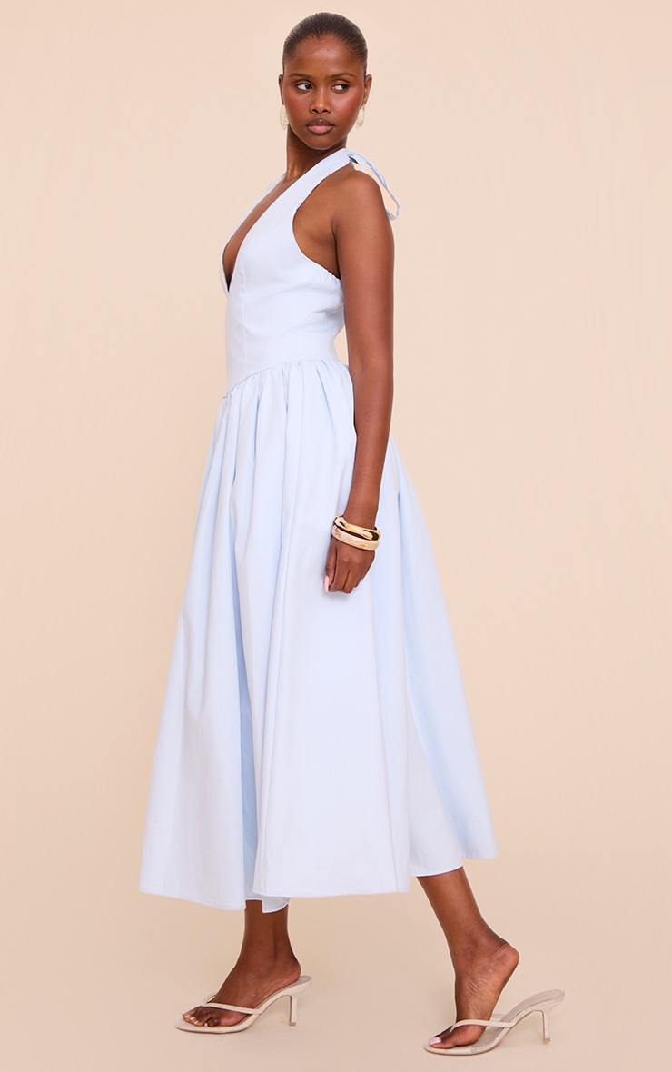 Robe longue bleu clair froncée à dos nu et détail noué image 3