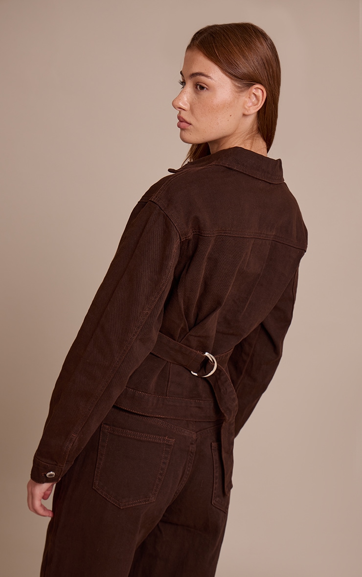 Veste en jean chocolat foncé à dos cintré et plissures image 2