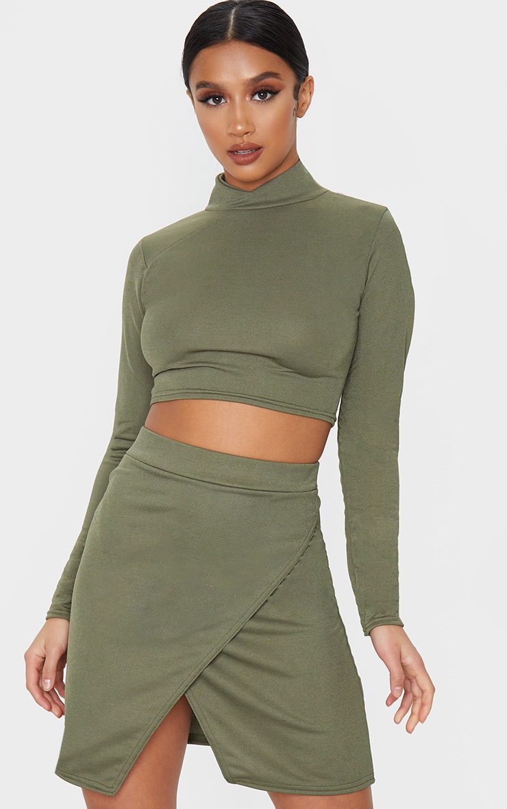 Petite - Crop top manches longues vert olive en crêpe style asiatique