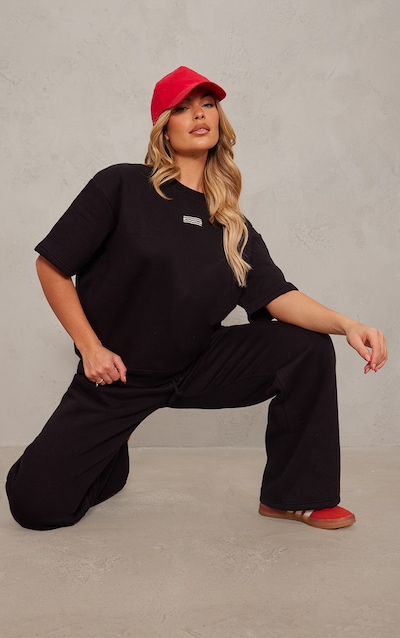 Black Sweatshirts | PrettyLittleThing