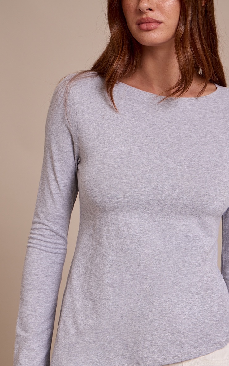 Top en coton gris chiné à manches longues évasées et ourlet asymétrique image 4