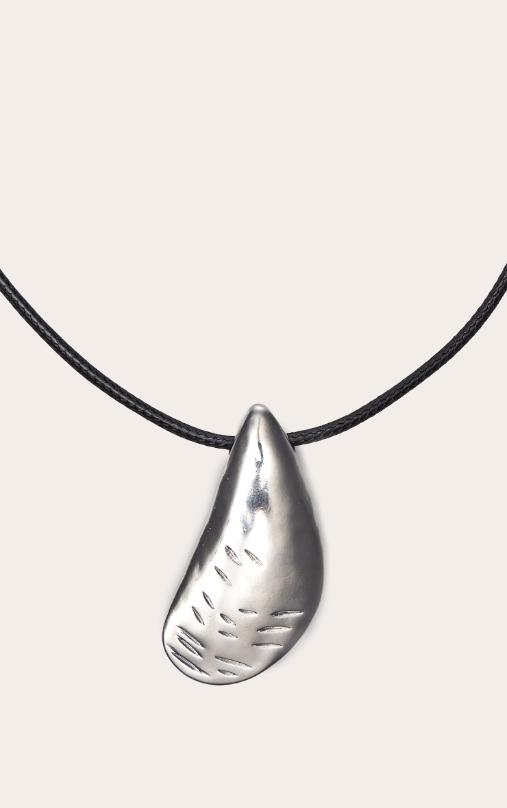 Silver Oyster Shape Oversized Cord Necklace image 3