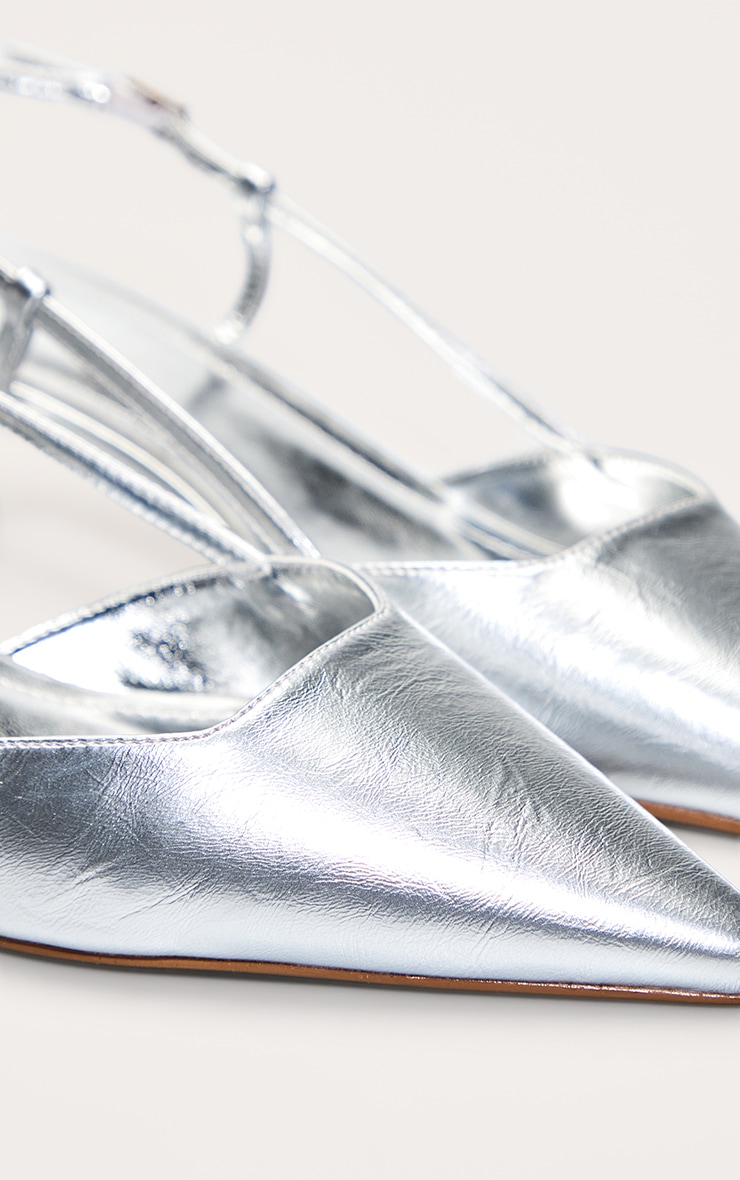 Escarpins en PU argenté à talon kitten et bride derrière image 5