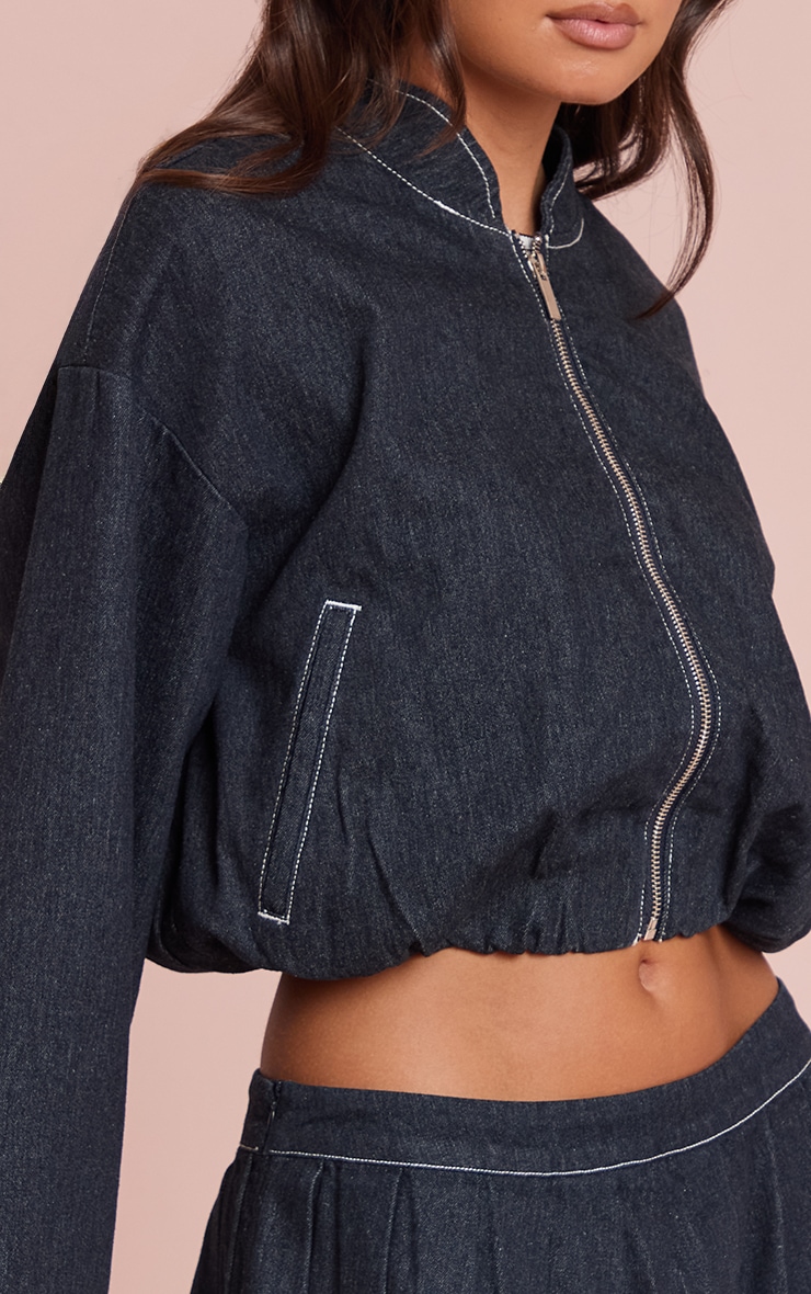 Veste bomber courte en jean indigo à ourlet bulle image 4