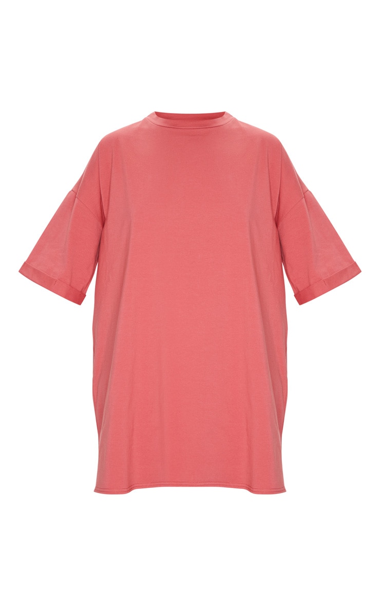 Robe tshirt boyfriend oversize rouge délavé PrettyLittleThing FR