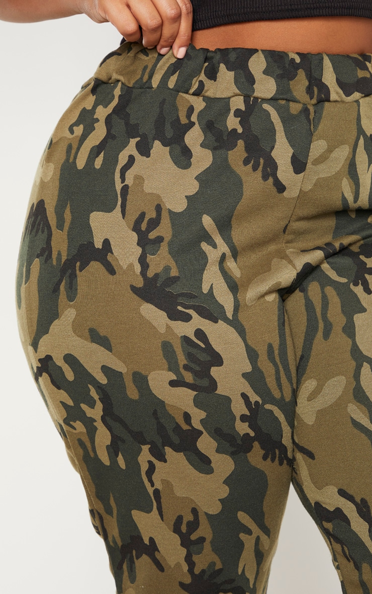 Plus Khaki Camo Joggers Plus_Size PrettyLittleThing