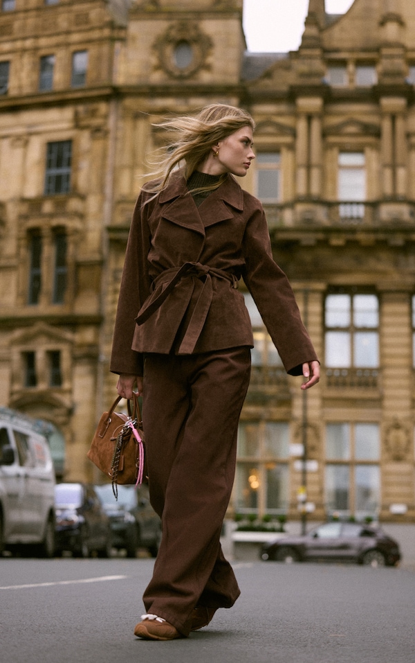 Jean large marron à taille mi-haute
