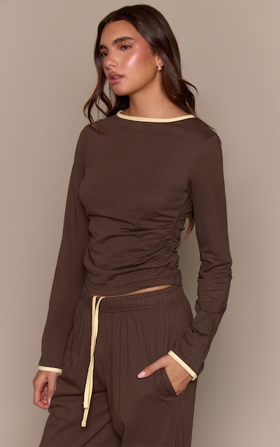 Top en coton chocolat à manches longues et manchettes contrastés