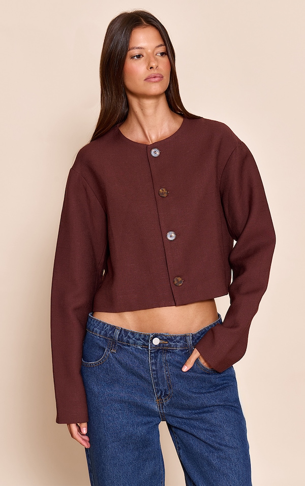 Veste en effet lin chocolat à épaules carrées et boutons