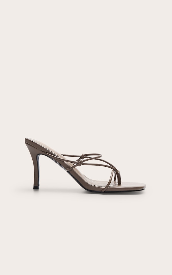 Mules style tongs carrées en PU chocolat à talon haut et brides nouées