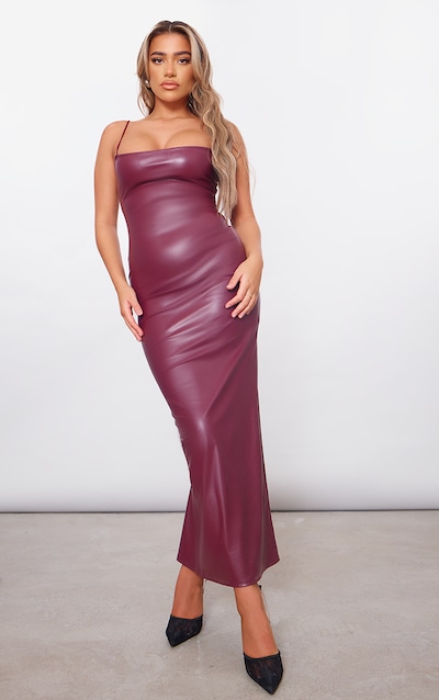 Robe mi-longue rouge cerise en PU à bretelles fines