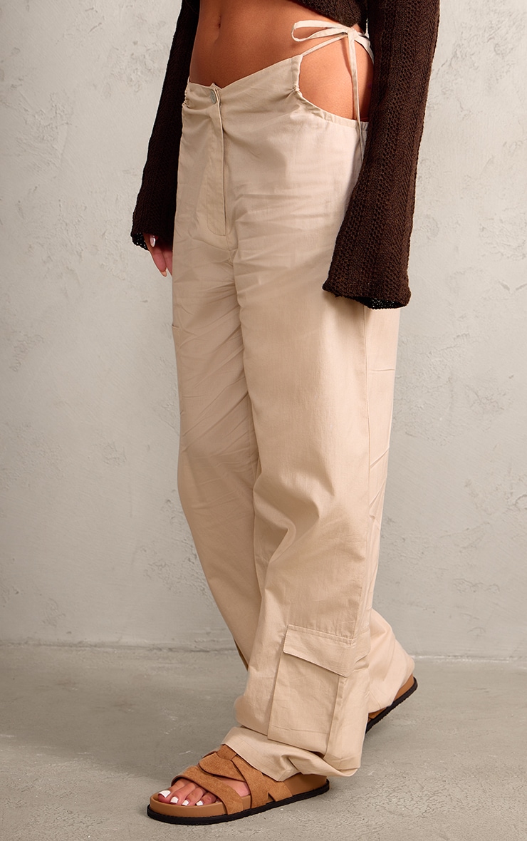 Pantalon large en coton gris pierre à découpes et lacets sur les côtés image 2