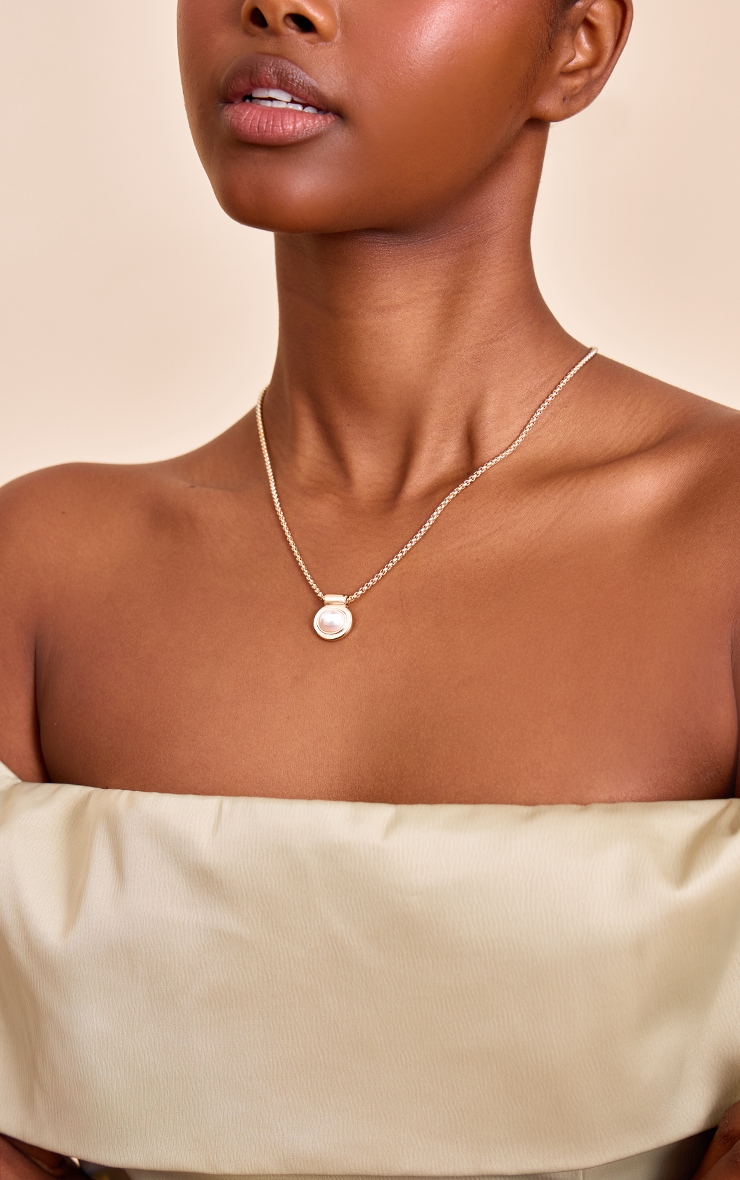 Gold Pearl Pendant Necklace image 1