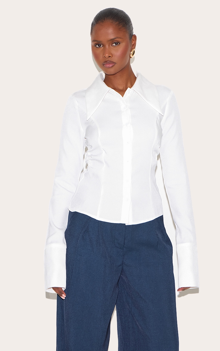 Chemise ajustée blanche à col surdimensionné image 1