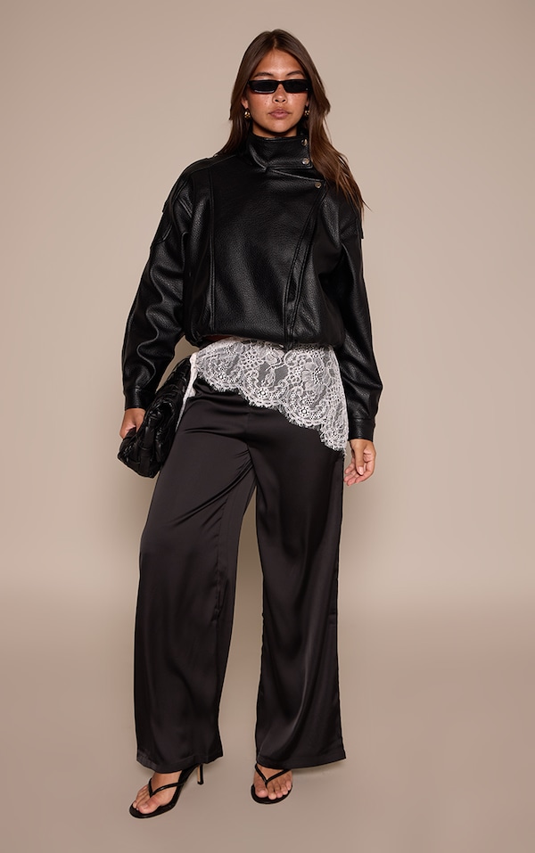 Pantalon large satiné noir à partie superposée en dentelle