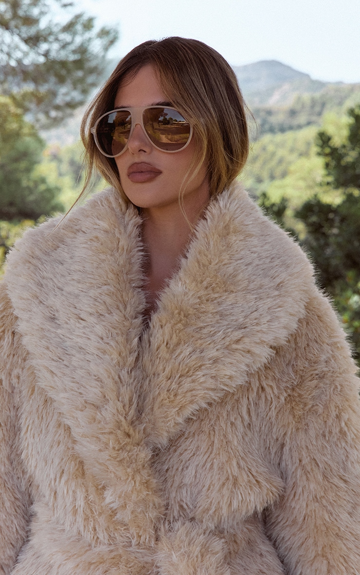 Manteau en fausse fourrure crème à col oversize image 6