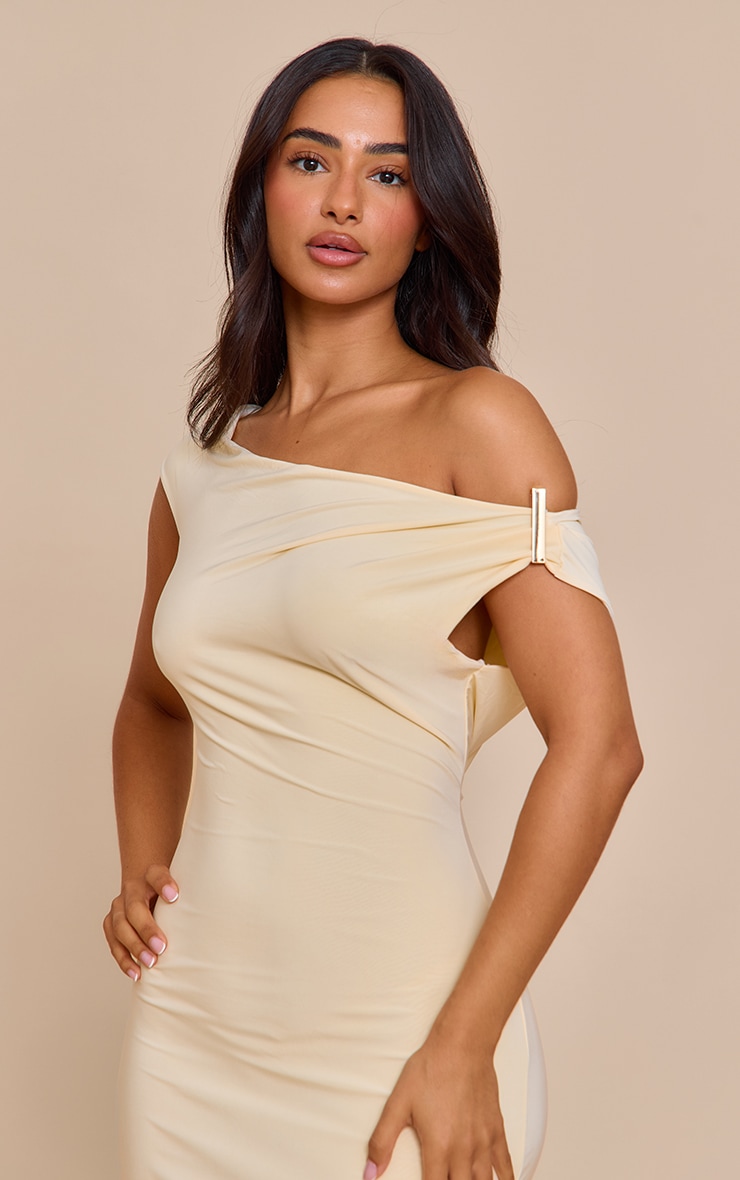 Petite Robe longue crème au beurre à empiècement image 4