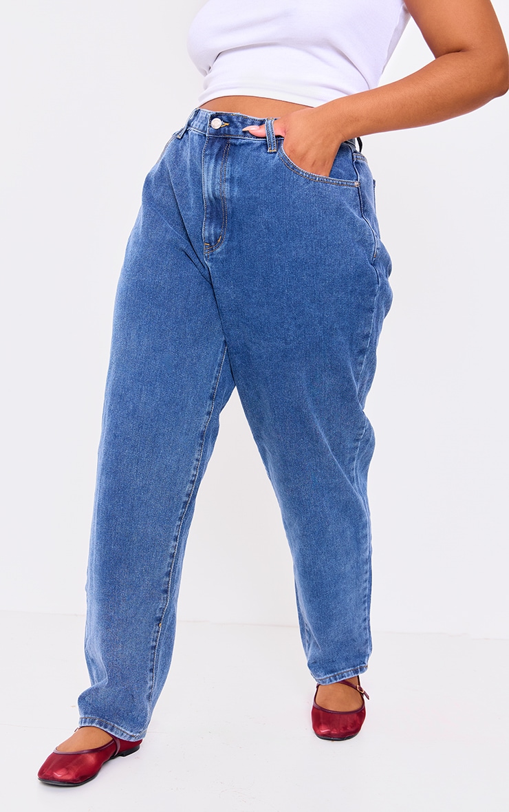 PRETTYLITTLETHING Plus Vintage Wash Mom Jeans image 2