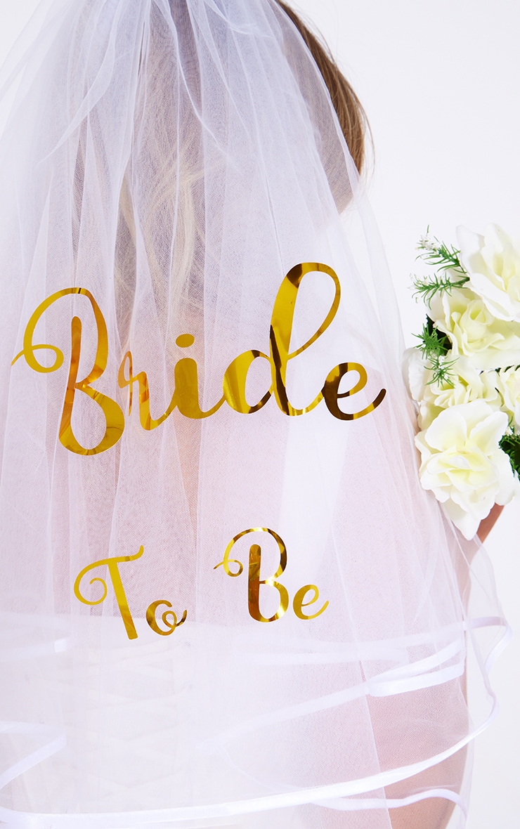 White 'Bride To Be' Novelty Bridal Veil image 3